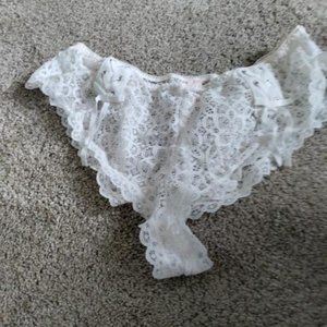 New Victoria Secret all laca panties size medium
